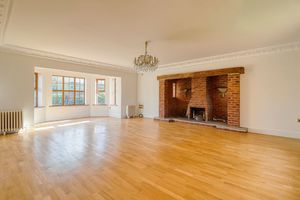 Lounge- click for photo gallery